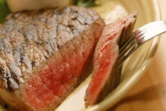 [red-meat-beef-steak-rare240wy051710[1].jpg]