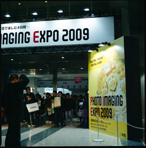 HASSELBLAD 503CW、Carl Zeiss Planar T* CFE 80mm F2.8、FUJICOLOR PRO800、スポット測光、手持ち