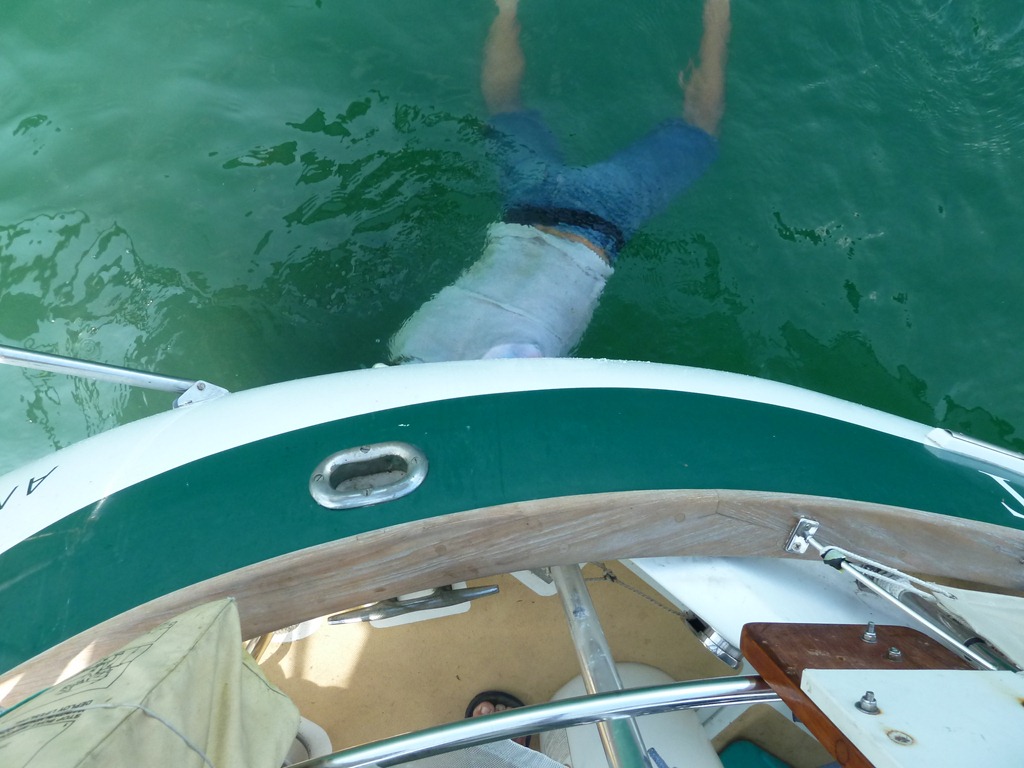 [P1020235 Alberto scraping the bottom[9].jpg]