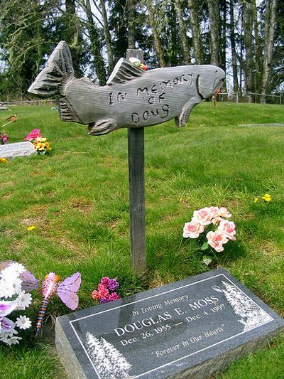 [unusual but funny grave stone (1).jpg]