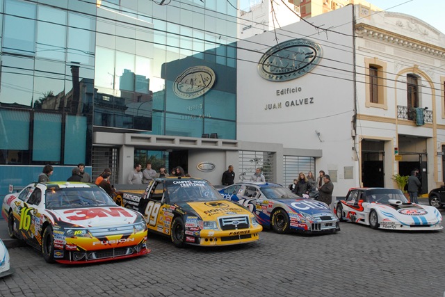 [GMCnascar_0063[3].jpg]