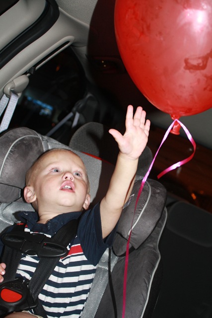 [balloon in car[9].jpg]
