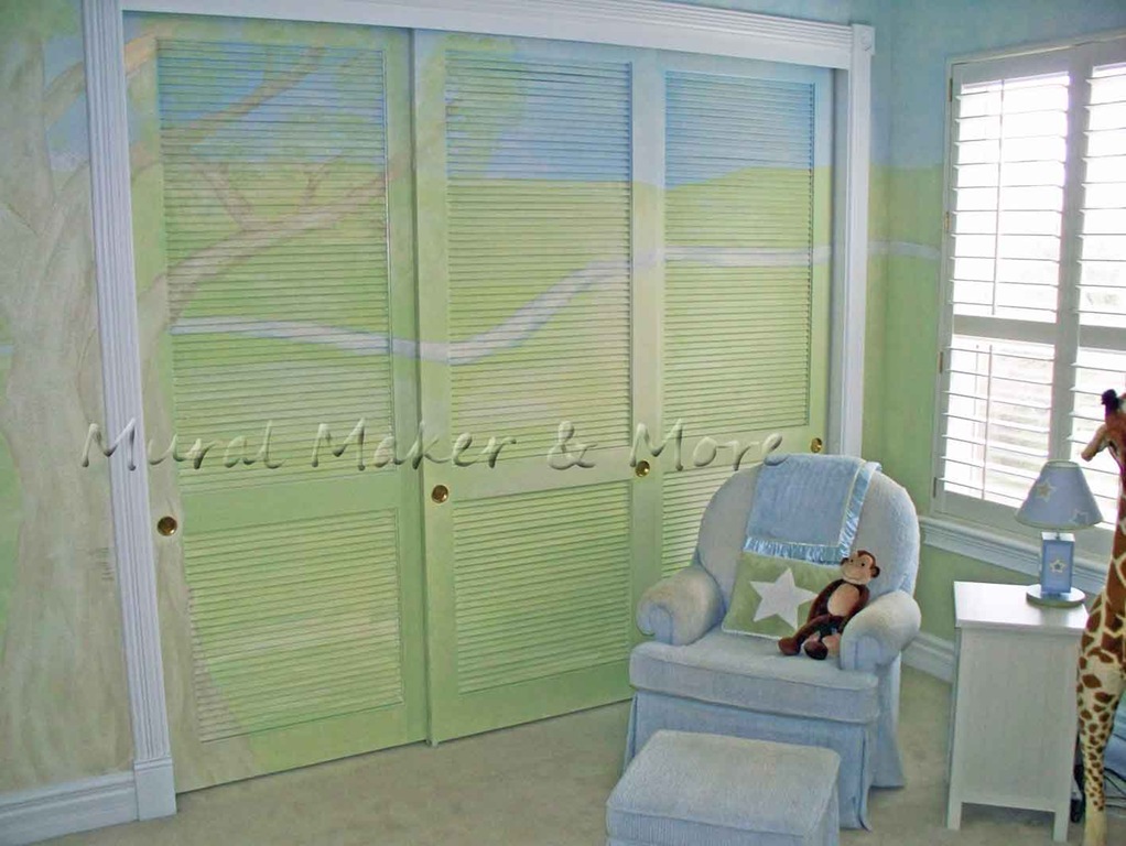[mural-on-louvered-closet-do[4].jpg]
