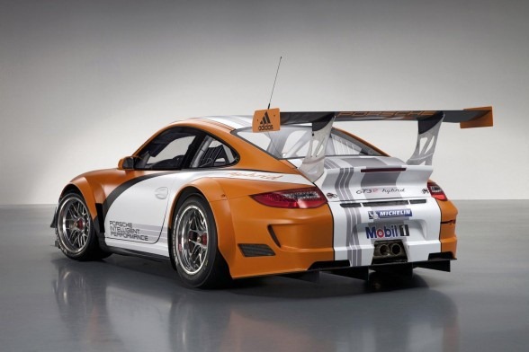 [2011-Porsche-911-GT3-R-Hybrid-Rear-Angle[3].jpg]