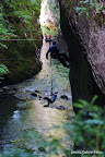 Tyroli&egrave;ne &agrave; ras de l'eau.