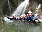 Equipe d'entreprise qui a choisis le Canyoning pour d&eacute;couvrir Annecy.