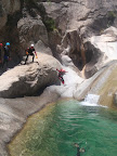 Un saut possible depuis la berge.