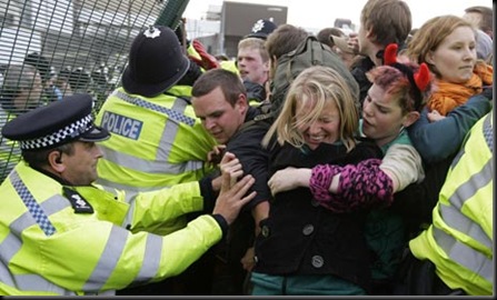 Police-grapple-with-climate hippies