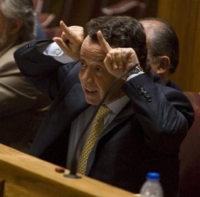 [manuel_pinho_faz_cornos[3].jpg]