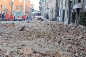 L'Aquila'da deprem felaketi (italyam.com) L'Aquila'da deprem felaketi (italyam.com)