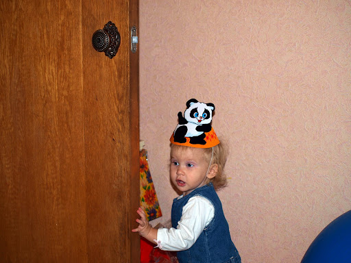 Девчёнки! Сюда! Я игрушки нашла!