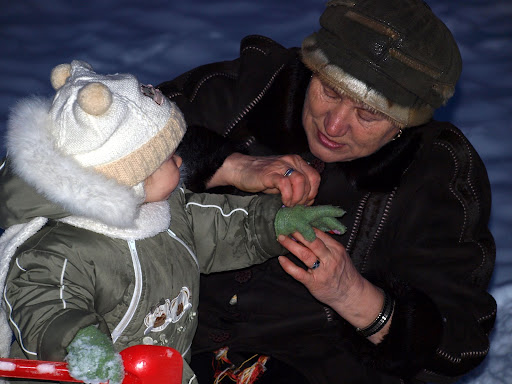 А сами без перчаток!