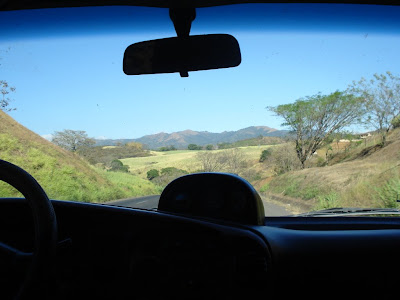 Now we're out of the city and heading into the mountains toward the rainforest of Monteverde (Green Mountain).