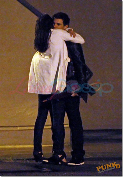 taylor-selena-date-12-05may09