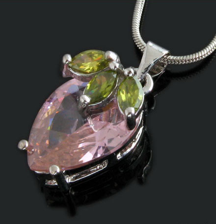 heart-shaped-crystal-pendant-necklaces-10003250.jpg