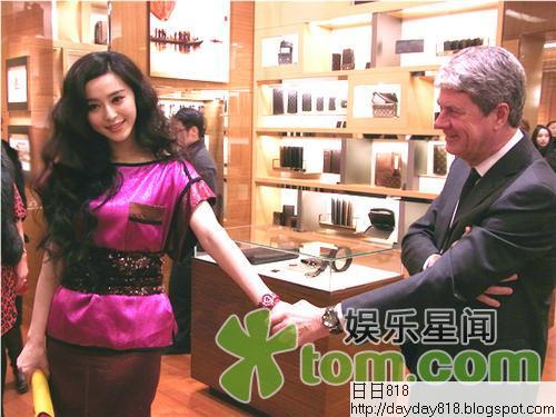 範冰冰鄭州為國際品牌剪彩 中國風裝扮秀甜美