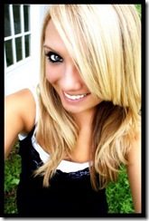  Cortney Correy: Fake loira de olhos verdes