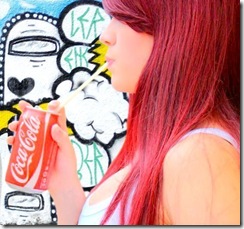 Fake ruiva tomando coca-cola Fake ruiva tomando coca-cola