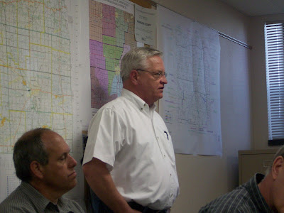 Leasing Manager Tim Wichman addresses Washington County Supervisors (KCII NEWS)
