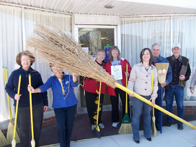 Main Street Washington "SWEEPERS" in front of Curves in Downtown Washington (KCII NEWS)