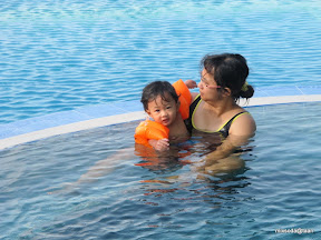 พู่กันว่ายน้ำชายหาด
