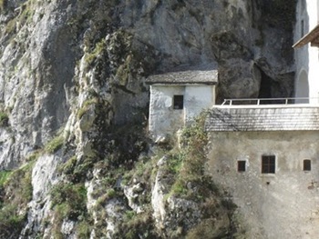 cave_castle_slovenia_21