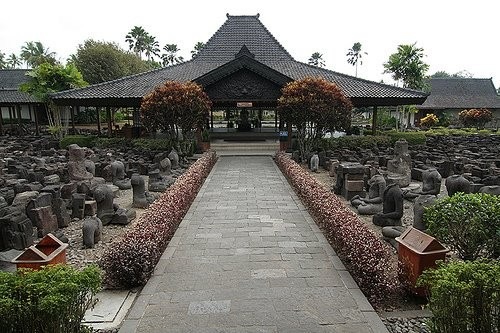 [The-Most-Famous-Mausoleums-in-the-World-4[5].jpg]