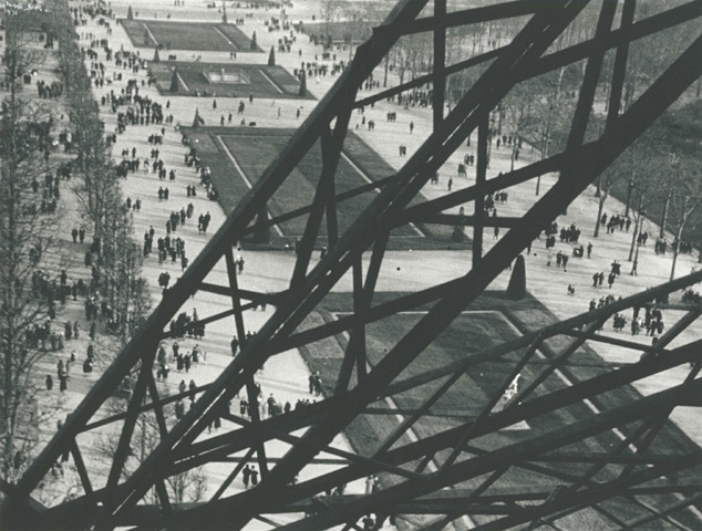 [Champs de Mars Vue de la Tour Eiffel,1951[5].jpg]