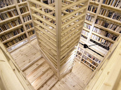Escalera y biblioteca, dos en uno. libreria%20y%20escalera Escalera y biblioteca, dos en uno.