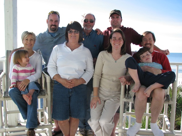 [familybeachphoto09_1188[2].jpg]