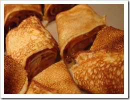 Crepes rellenos de ahumados y cebolla caramelizada 2