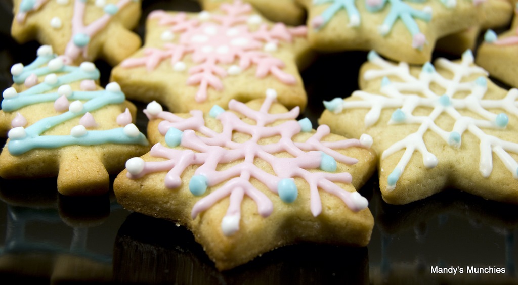 [Blue Tree Pink and White Snowflakes[2].jpg]