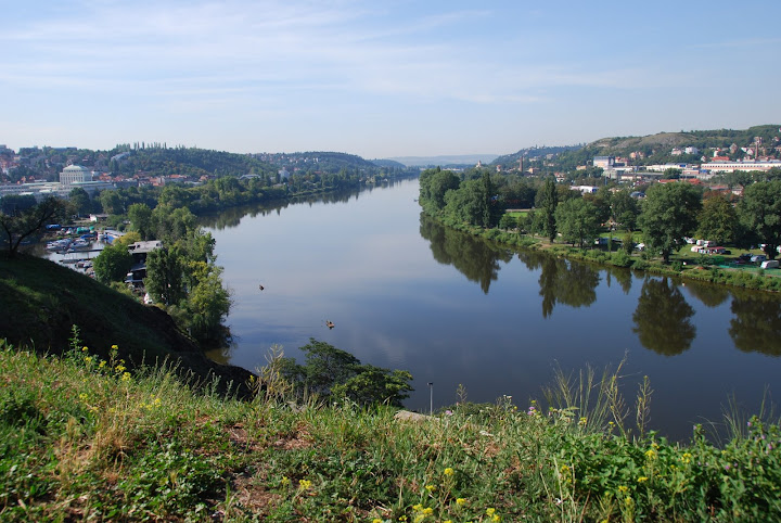 布拉格高城區俯瞰的伏爾他瓦河景。