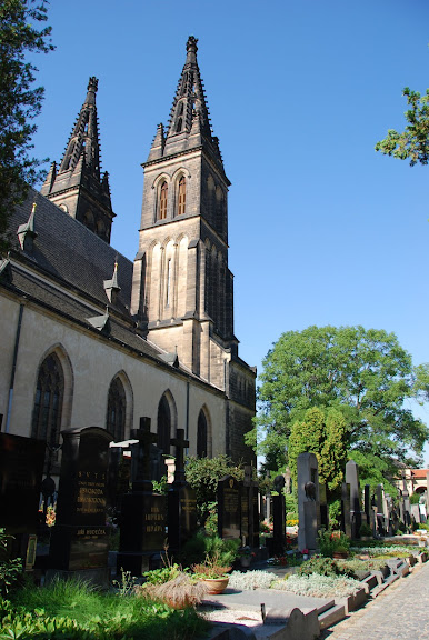 維思哈瑞迪墓園與聖彼得和保羅教堂。