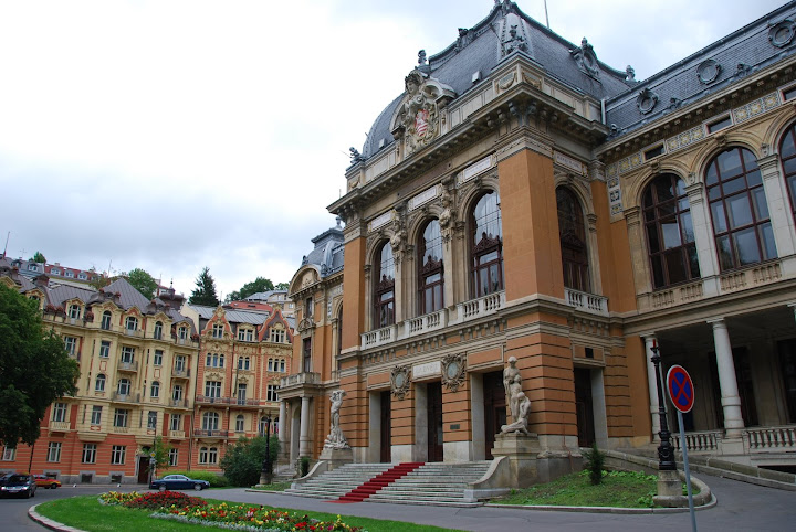 遊覽車下車的地方,是老舊的溫泉浴場。