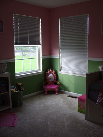 [May 2010 - Emily's Room (1)[3].jpg]