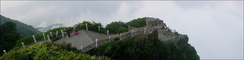 Emei Shan Lookout