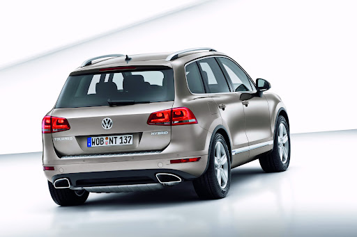 2011-Volkswagen-Touareg-2.jpg