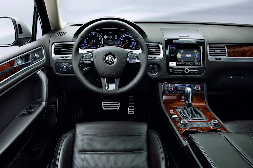 2011-Volkswagen-Touareg-10.jpg