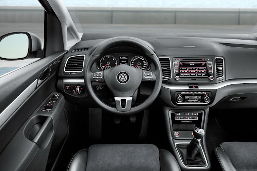 Volkswagen-Sharan-2010-4.jpg