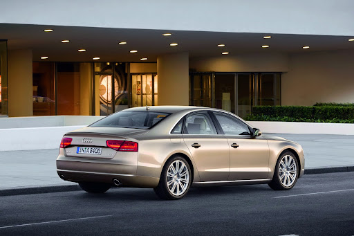 2010-Audi-A8-9.jpg