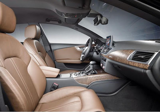 2011-Audi-A7-04.jpg