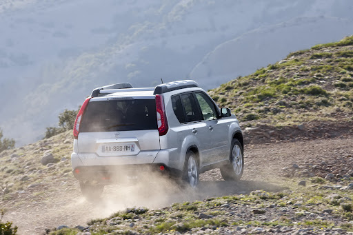 2010-Nissan-X-Trail-16.JPG