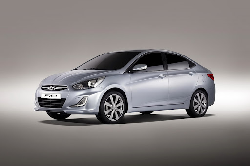 2011-Hyundai-Accent-03.jpg