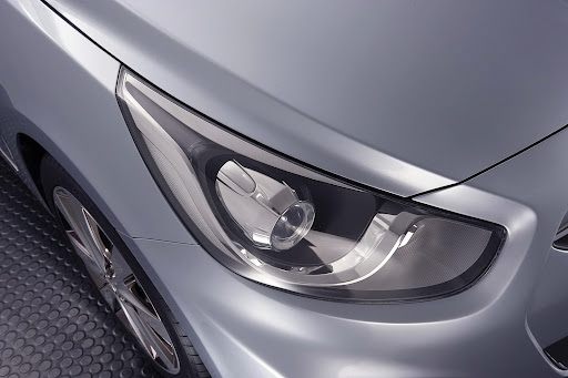 2011-Hyundai-Accent-08.jpg