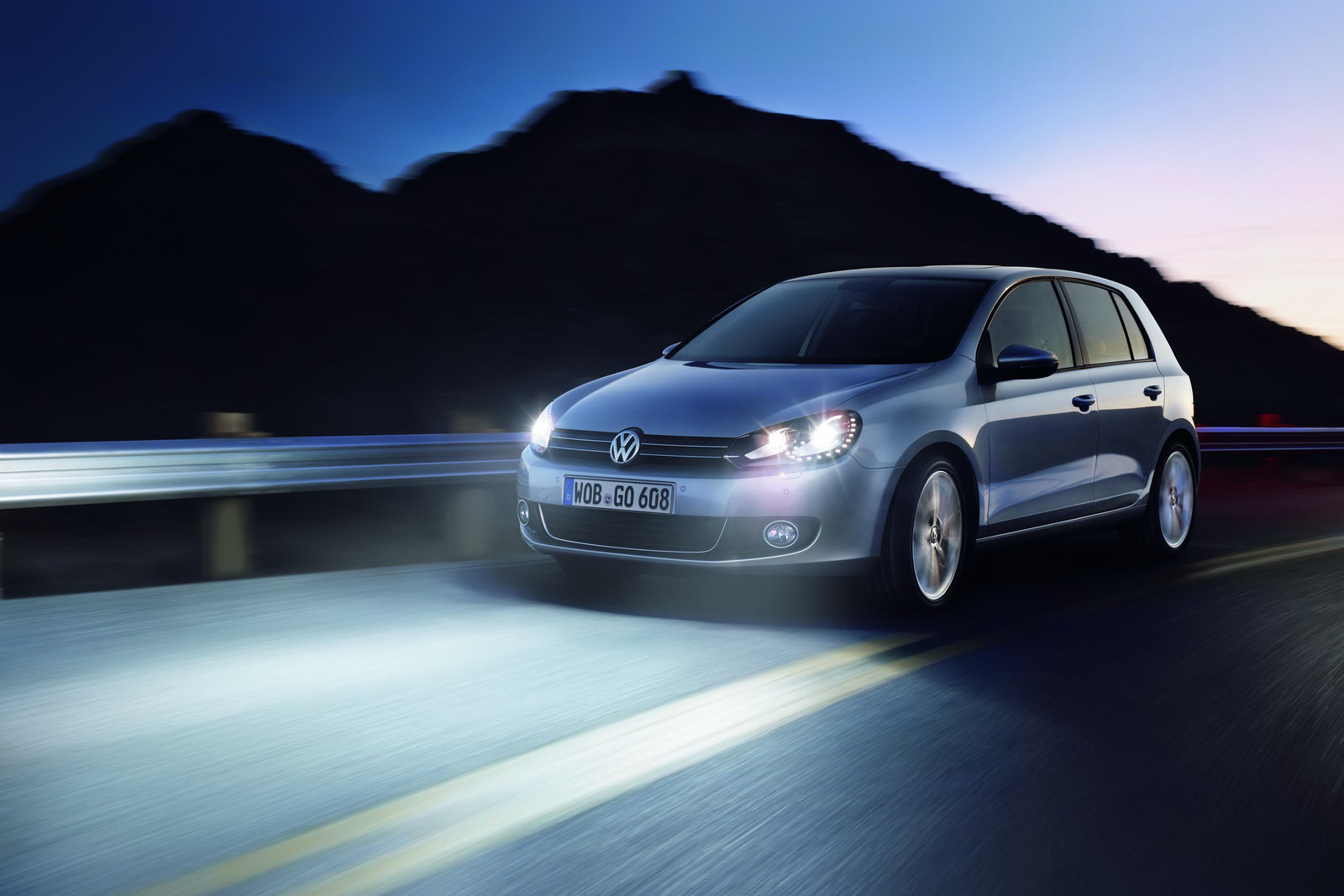 [Volkswagen-Golf-6-fari-01.JPG]