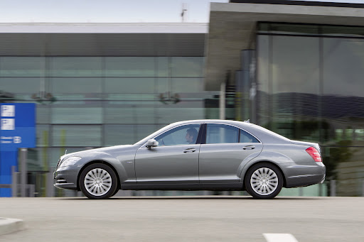 Mercedes-Benz-S350 BlueTec-Start-Stop-06.jpg