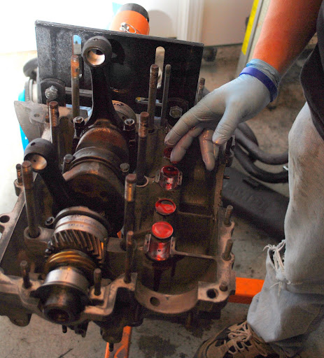 1979 SuperBeetle Convertable Lubing%20the%20lifters