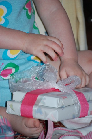 [Sophia's 2nd birthday, part I 051[3].jpg]