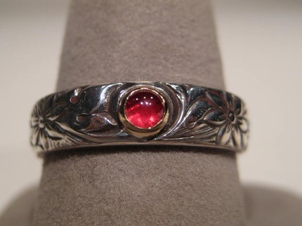 il 430xN.105241525 Ring: An accessory for a modern man